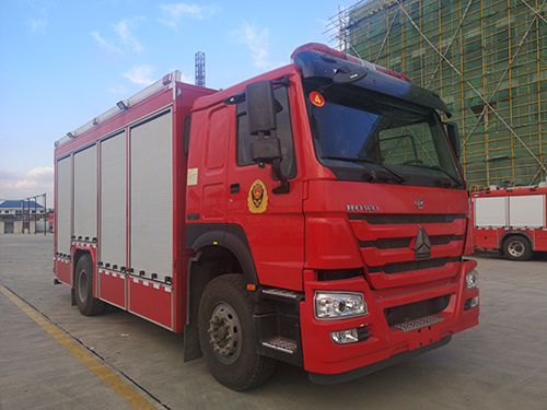 程力威牌CLW5140TXFQC200/HW型器材消防車