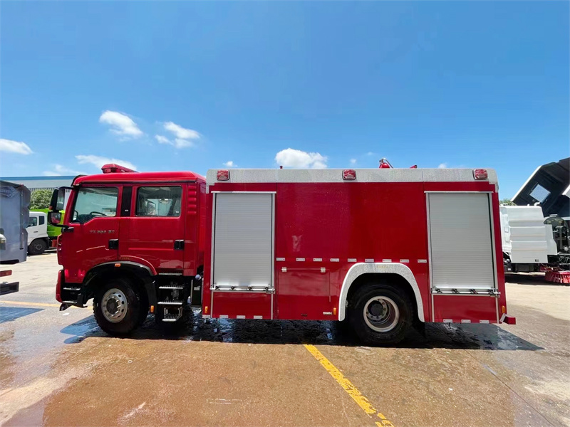HOWO 8.1噸水罐消防車