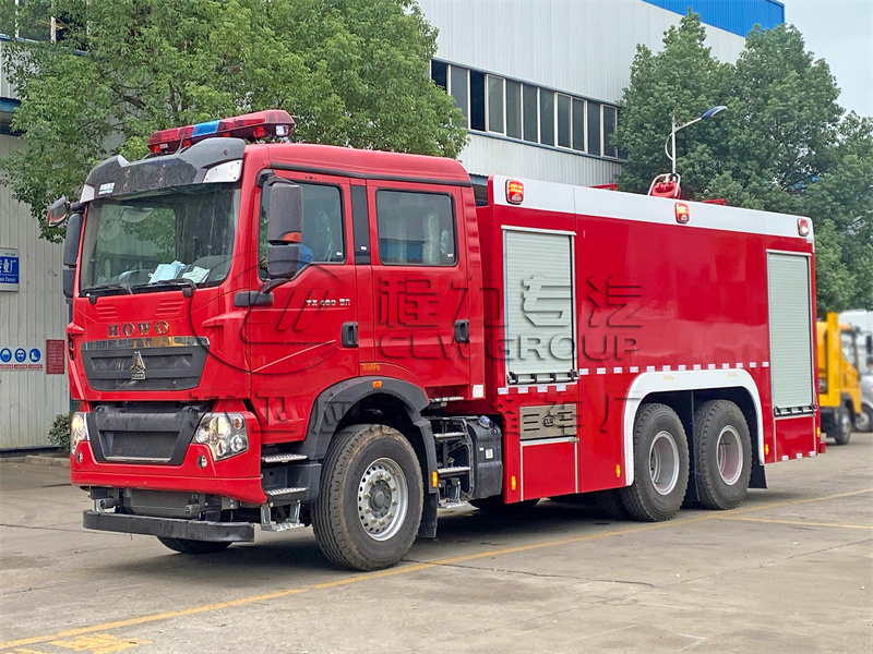 重汽豪沃12噸泡沫消防車